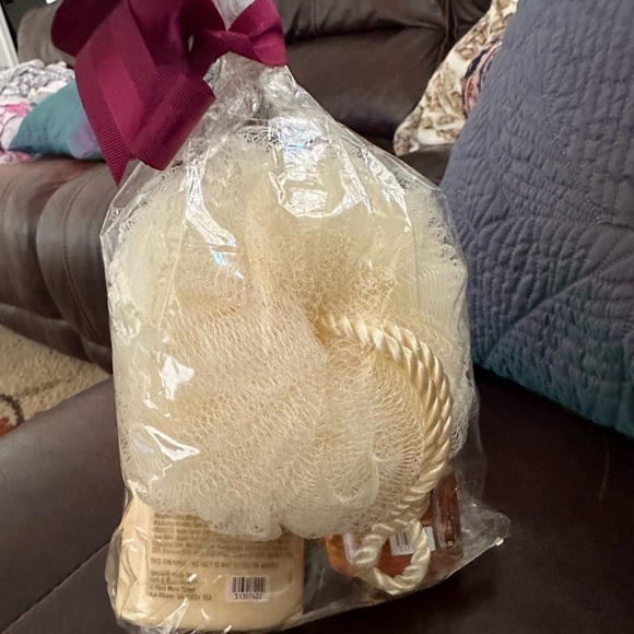 Bath and Body Works Mango Mandarin Lotion 8oz, With Japanes Cherry New & Sealed! - Picture 4 of 4